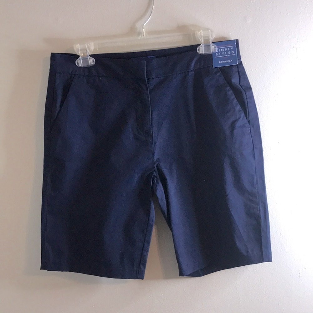 Simply Styled Bermuda shorts. Navy. Sz 4